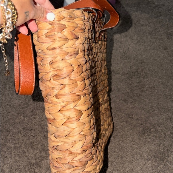 Woven Straw Tote Bag with Brown Accents NWT - Picture 4 of 4